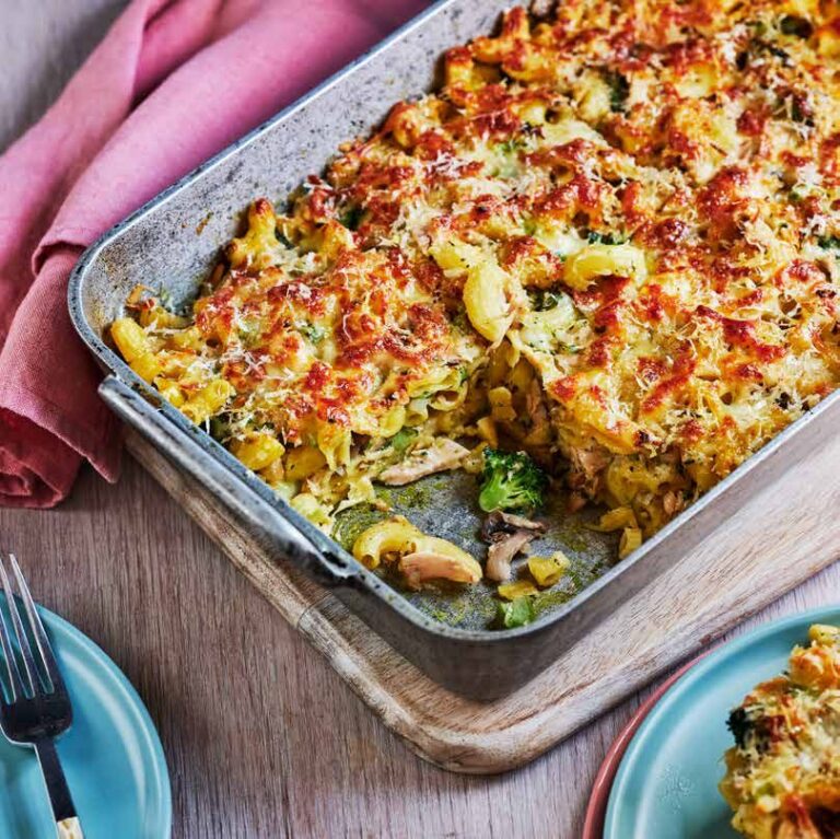 Cheesy Broccoli Tuna Pasta Bake